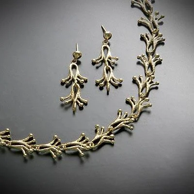 Gold leaves chain necklace