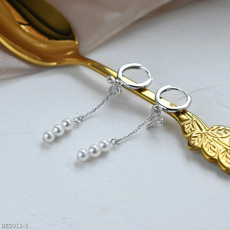 Bow pearl earrings