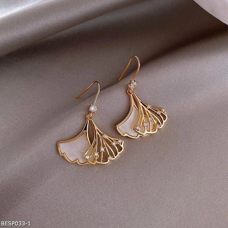 Geometric fan-shaped earrings