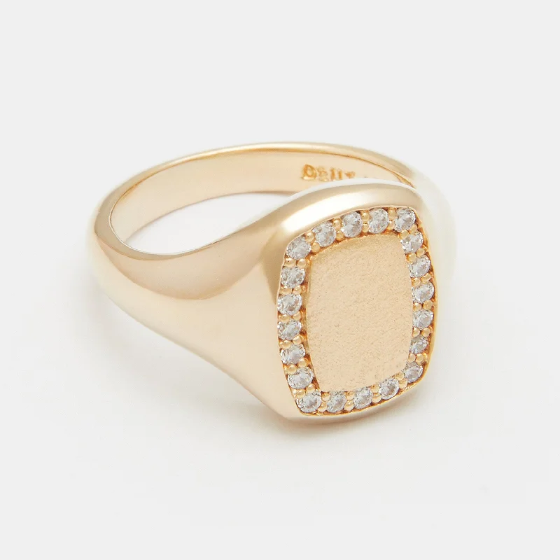 Alexandre Pavé Signet Ring in Gold