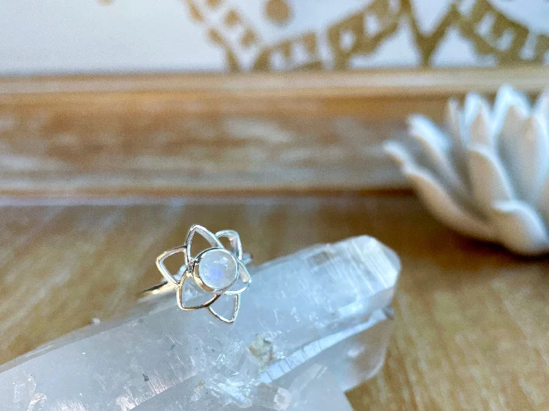 Merkaba Ring || Moonstone