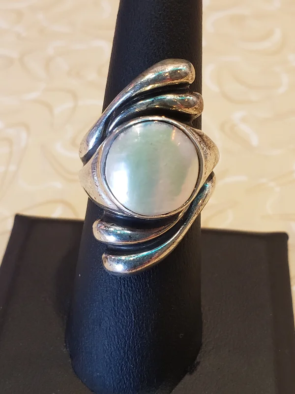 Priscilla Mexico .925 Mother of Pearl ring size 7